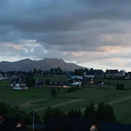 Folkowy Dworek & Fun Bed and Breakfast