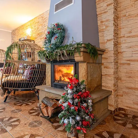 Folkowy Dworek & Fun Bed and Breakfast 3*