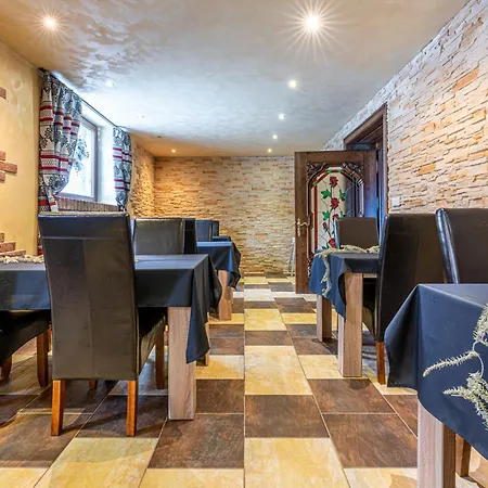 Bed and Breakfast Folkowy Dworek & Fun