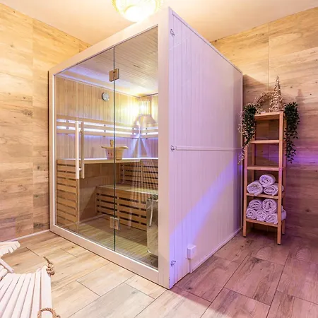 Folkowy Dworek & Fun Bed and Breakfast