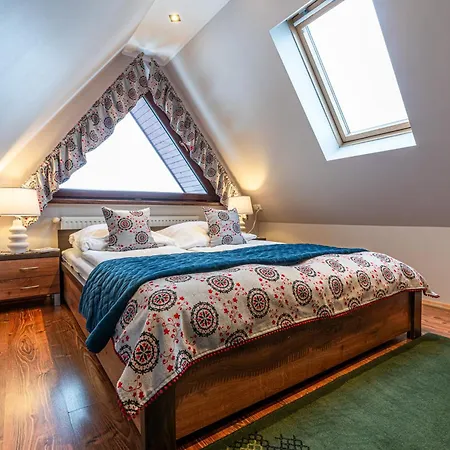 Bed and Breakfast Folkowy Dworek & Fun