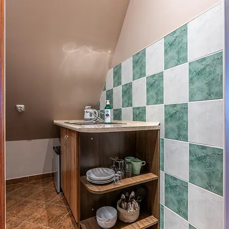 Folkowy Dworek & Fun Bed and Breakfast 3*