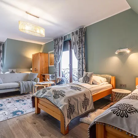 Folkowy Dworek & Fun Bed and Breakfast