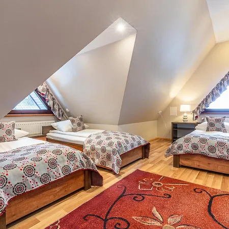 Folkowy Dworek & Fun Bed and Breakfast