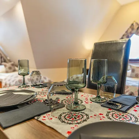 Bed and Breakfast Folkowy Dworek & Fun