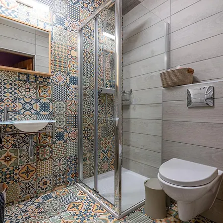 Folkowy Dworek & Fun Bed and Breakfast