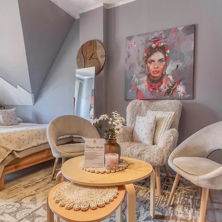 Bed and Breakfast Folkowy Dworek & Fun 3*