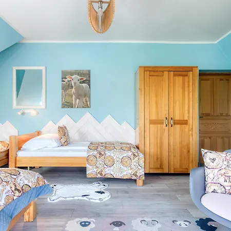 Bed and Breakfast Folkowy Dworek & Fun