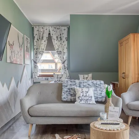 Bed and Breakfast Folkowy Dworek & Fun