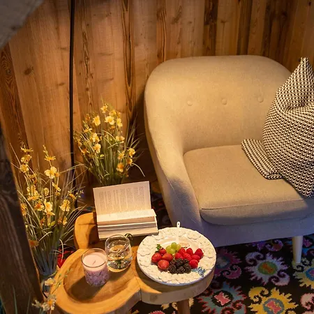 Folkowy Dworek & Fun Bed and Breakfast Murzasichle