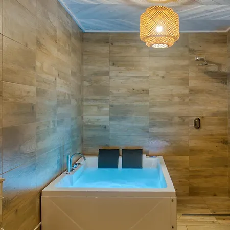 Bed and Breakfast Folkowy Dworek & Fun 3*