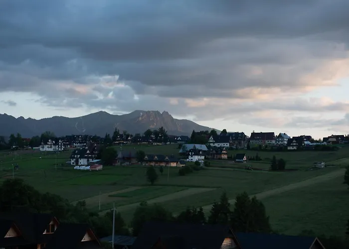 Folkowy Dworek & Fun Couette-café