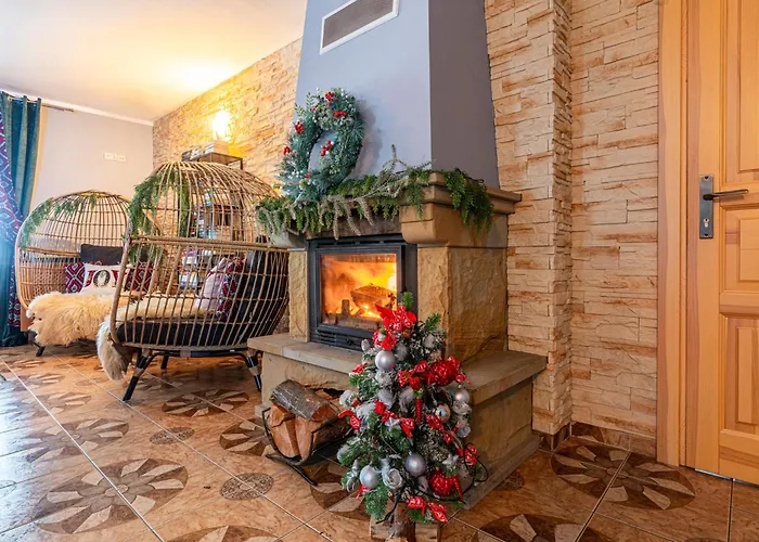 Folkowy Dworek & Fun Couette-café 3*