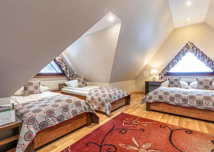 Folkowy Dworek & Fun Couette-café