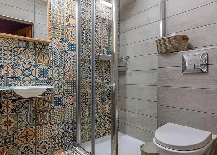 Folkowy Dworek & Fun Couette-café